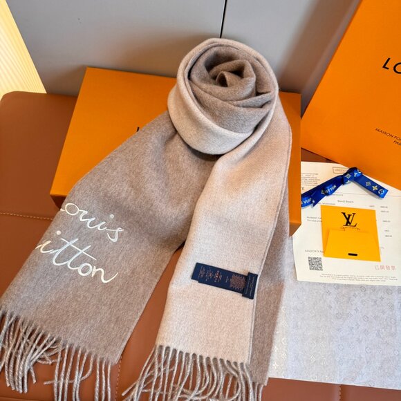 Louis Vuitton women's scarf - Picture 1 of 5